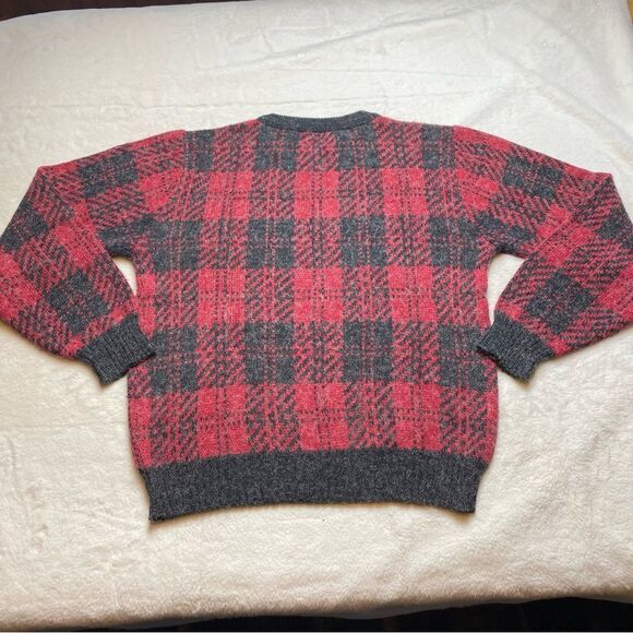 Castle Rock Crew Neck Long Sleeve Red Gray Plaid Sweater Size Medium - Picture 2 of 9